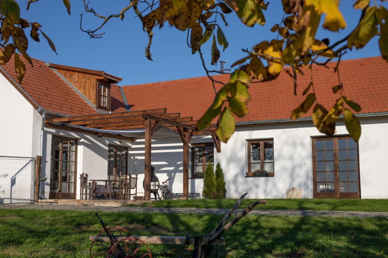Kishosszuret Vendeghaz Hotel Pecsvarad Bagian luar foto