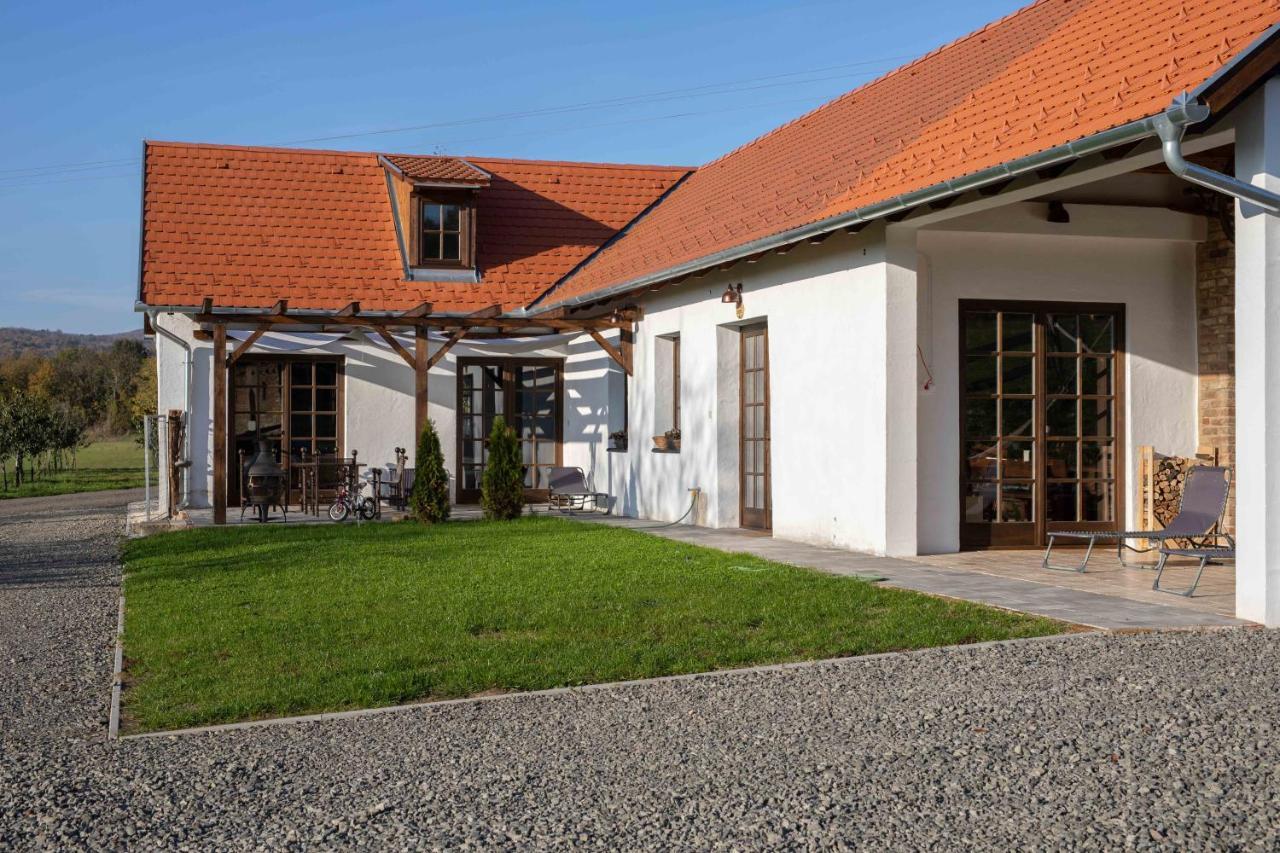 Kishosszuret Vendeghaz Hotel Pecsvarad Bagian luar foto
