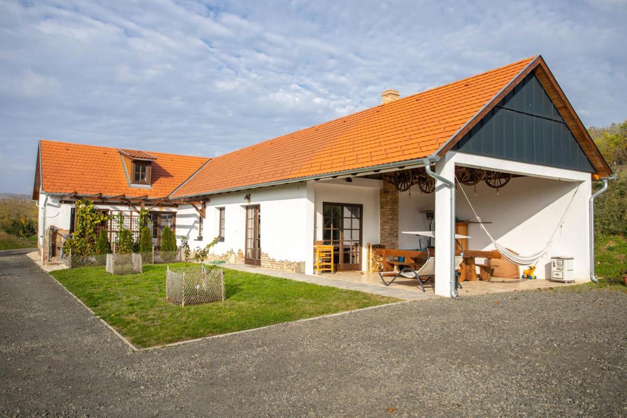 Kishosszuret Vendeghaz Hotel Pecsvarad Bagian luar foto