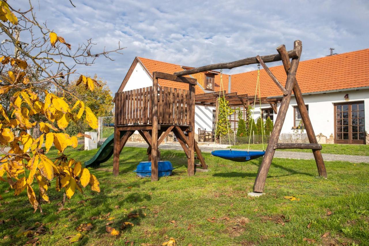Kishosszuret Vendeghaz Hotel Pecsvarad Bagian luar foto