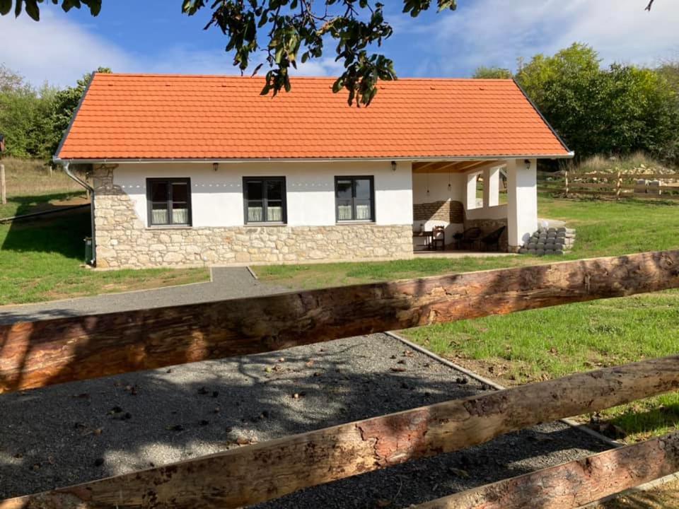 Kishosszuret Vendeghaz Hotel Pecsvarad Bagian luar foto