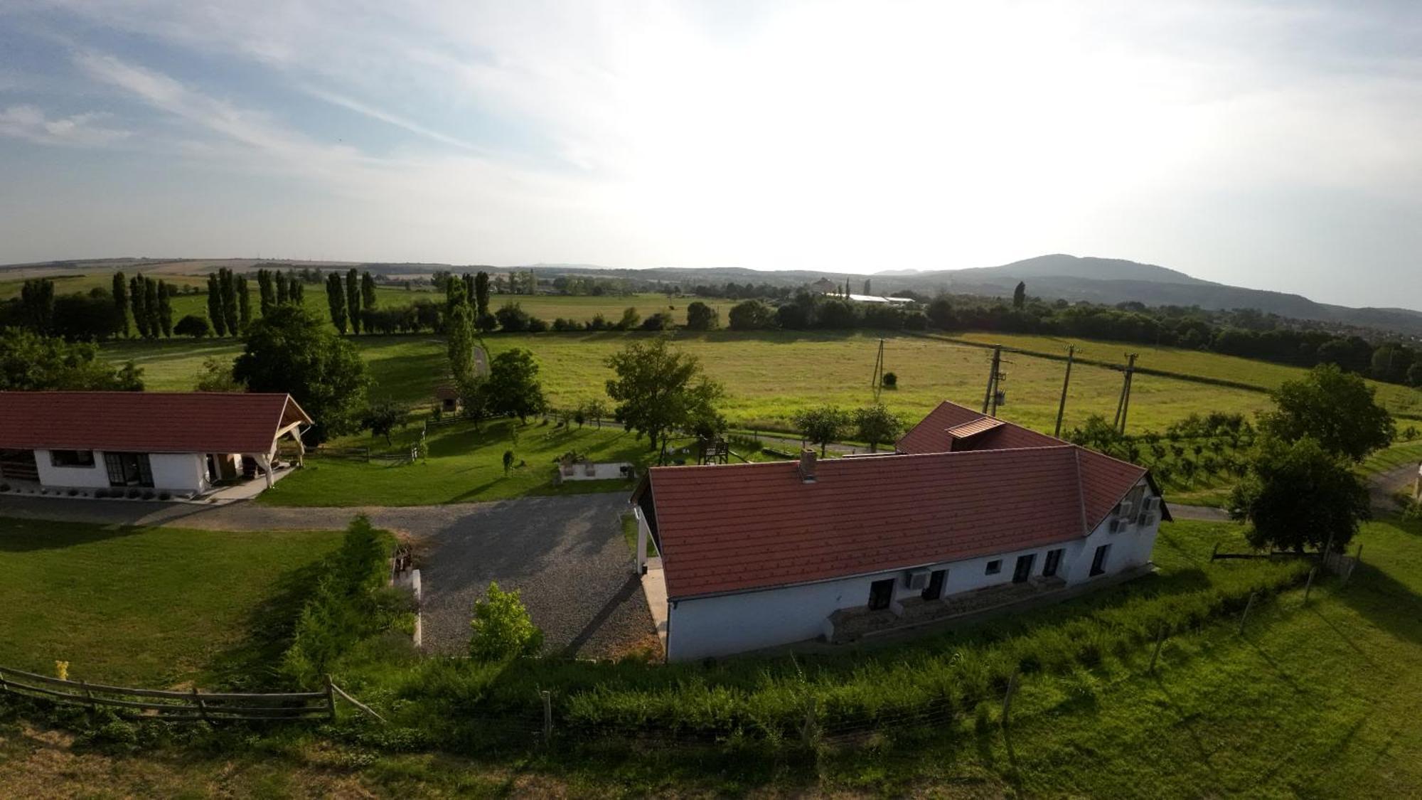Kishosszuret Vendeghaz Hotel Pecsvarad Bagian luar foto