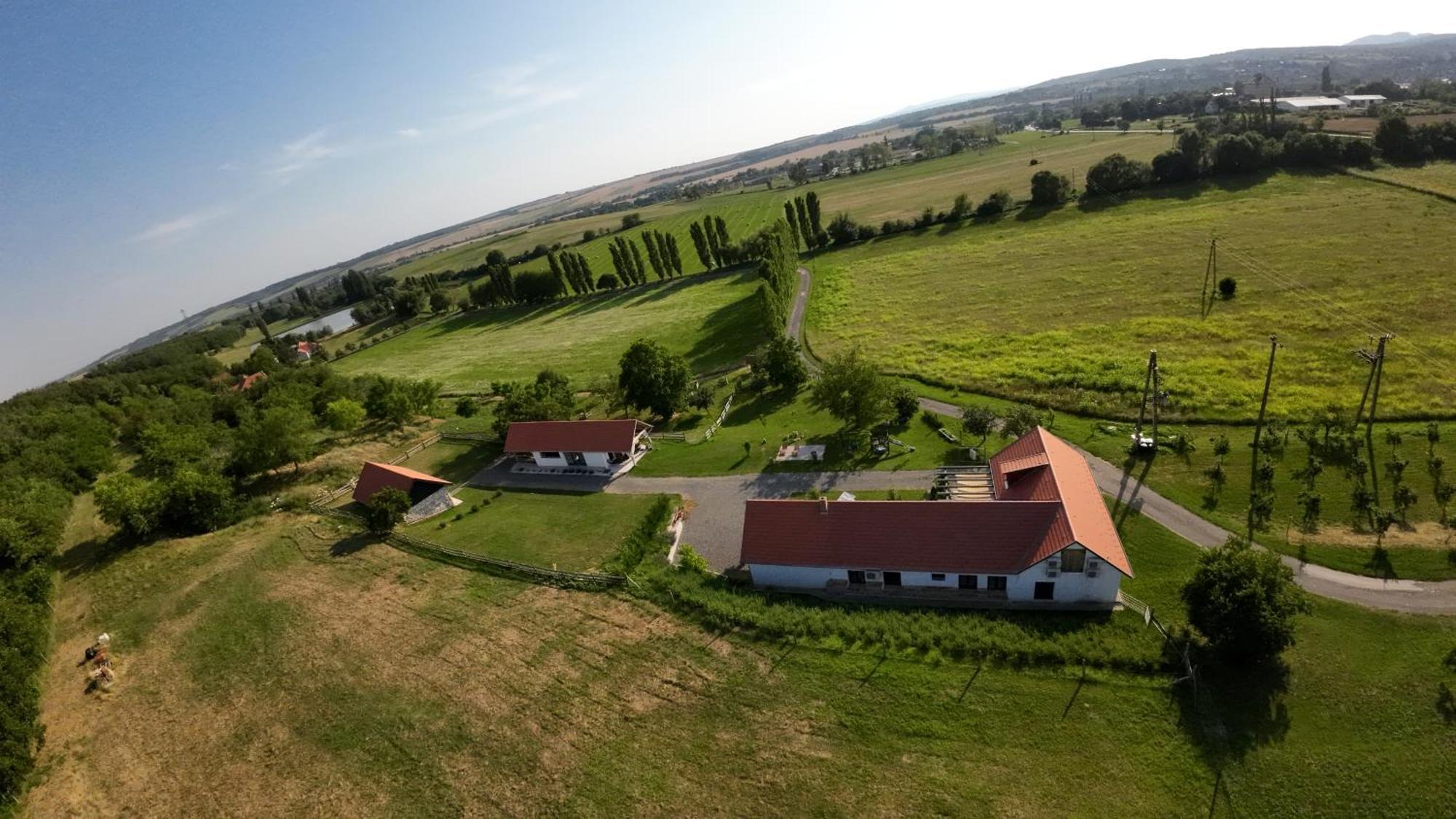 Kishosszuret Vendeghaz Hotel Pecsvarad Bagian luar foto