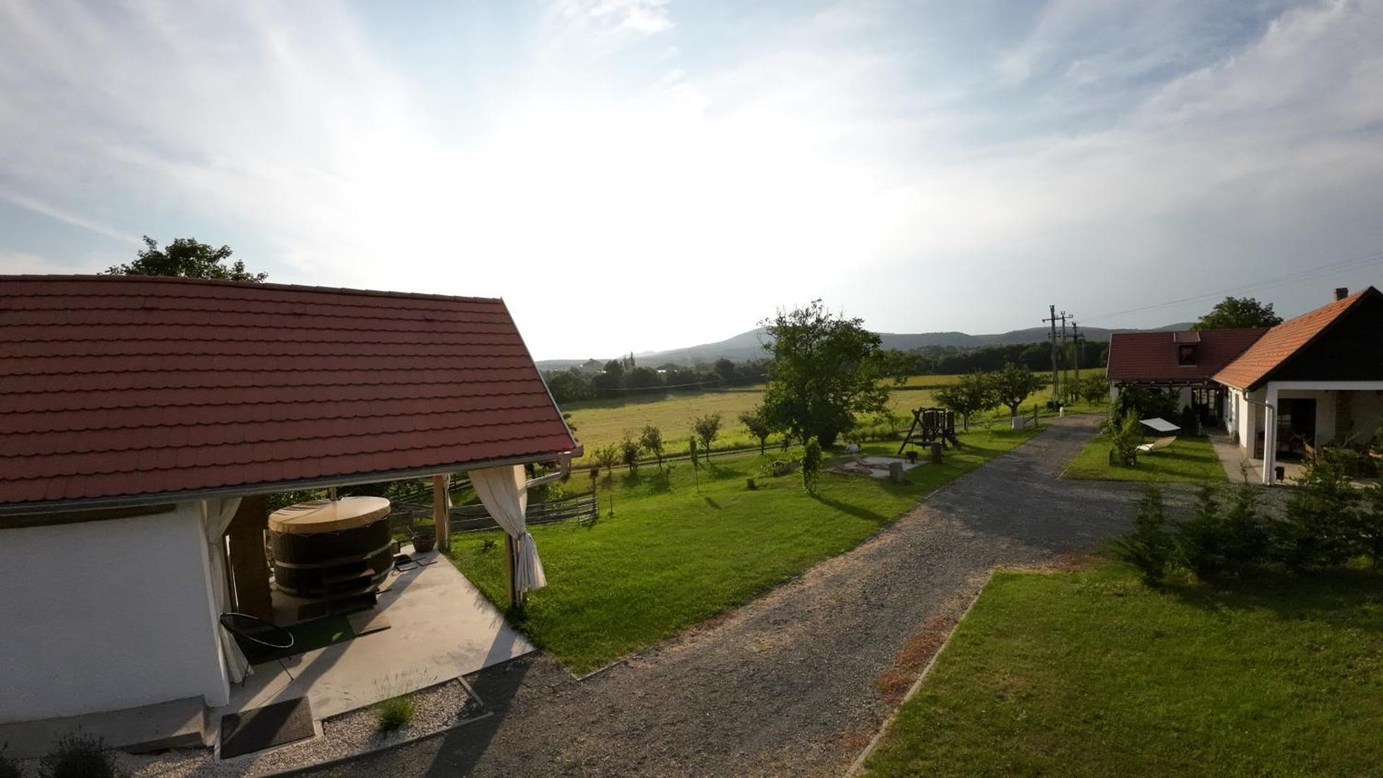 Kishosszuret Vendeghaz Hotel Pecsvarad Bagian luar foto
